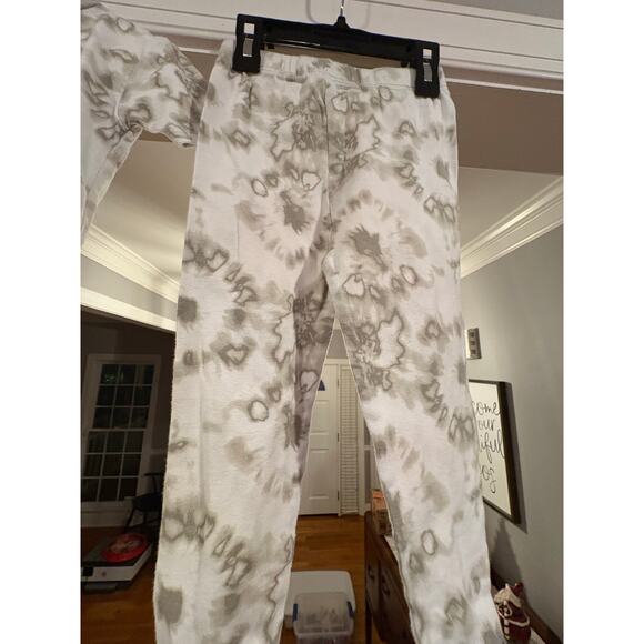 Star Wars (“Baby Yoda”) Tie-Dye Pajama Set Size 5T - Picture 6 of 9